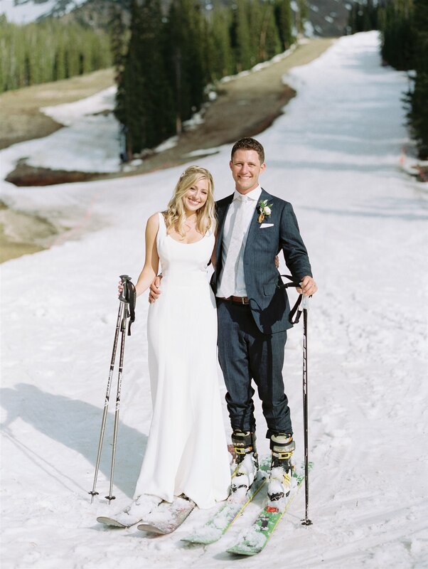 bride and groom colorado skiing