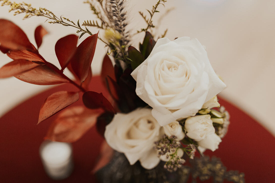 Winter Wedding, Rustic Wedding, Wedding Events, Real Wedding, Mountain Wedding, Wedding Florals, Wedding Flowers, Red and White Wedding, Red Wedding, Rustic Flowers, Winter Flowers, 